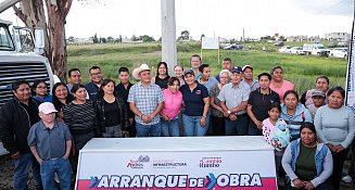 Más calles con luz, lleva Lupita Cuautle red eléctrica a San Antonio Cacalotepec