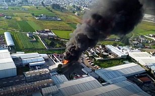 Explosión en fábrica de químicos en Santiago Tianguistenco provoca incendio y evacuaciones