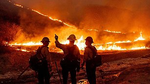 Incendios en Los Ángeles dejan diez fallecidos y causan daños en miles de estructuras