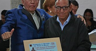 Guillermo Veloz, reconocido periodista taurino, recibe premio en Tlaxcala