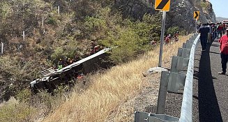 Accidente en Oaxaca: 11 fallecidos  y 12 heridos tras volcadura de autobús