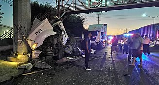 Accidente en Apodaca: tráiler choca contra camión público y deja heridos