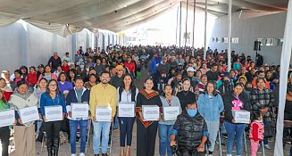 Encabeza Lupita Cuautle entrega de apoyos a familias sanandreseñas