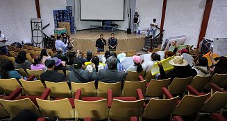 Omar Muñoz atiende a colonos inconformes con el desabasto de agua