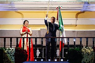 Edmundo Tlatehui y Guadalupe Cuautle encabezan conmemoración del Grito de Independencia en San Andrés Cholula