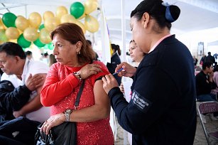 ¡Vacúnate contra influenza, COVID-19 y neumococo en Puebla hasta 2025!