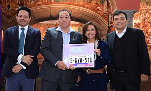 Gobernadora de Tlaxcala entrega concesiones de grúas y garantiza precios justos