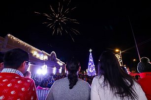 Lupita Cuautle da inicio al programa "Continuamos con el Rumbo de la Navidad"