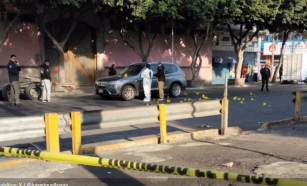 Hombre pierde la vida y mujer herida tras ataque a balazos en Iztacalco 