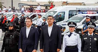 Gobernador entrega patrullas, uniformes y reconoce a policías de Puebla