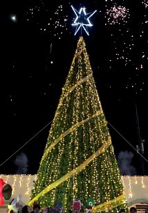 Tonantzin Fernández encabeza encendido del Árbol de Navidad en San Pedro Cholula