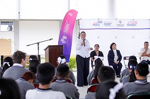 Incentiva Lupita Cuautle hábito de la lectura en niñez de San Andrés Cholula