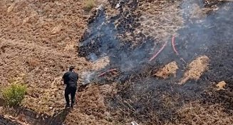 Bomberos de San Pedro Cholula y Cuautlancingo sofocan incendio en Periférico Ecológico