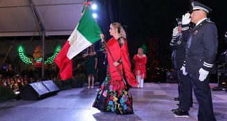 Encabeza Paola Angon Grito de Independencia en San Pedro Cholula 