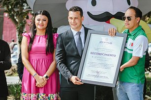 Apetatitlán celebra el 214 aniversario de la Independencia con desfile cívico liderado por Azaín Ávalos