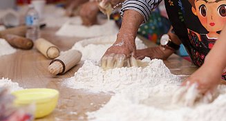 Rescatan tradiciones con taller de muéganos en San Andrés Cholula