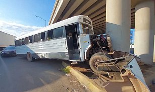 Ocho personas lesionadas tras choque de camión en Los Mochis, ¡entérate!