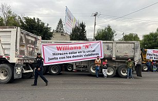 Transportistas bloquean autopistas en Edomex exigiendo justicia