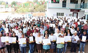 Entrega histórica de títulos de propiedad en Atlixco