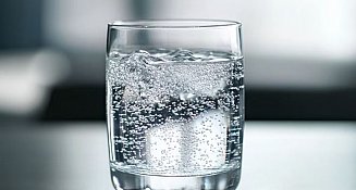 ¿El agua carbonatada realmente ayuda a bajar de peso?