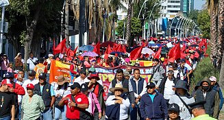 Antorchistas conmemoran 20 años del Comercio Antorchista con marcha masiva en Puebla