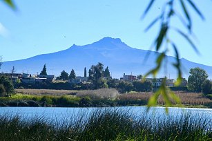 ¡El frío arrasa Tlaxcala! Laguna de Acuitlapilco se cubre de aguanieve