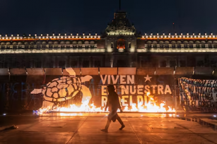 A 10 años de Ayotzinapa, miles exigen justicia en las calles de Ciudad de México