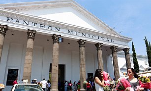 Ayuntamiento de Puebla espera más de 20 mil personas en el Panteón Municipal por el Día de las Madres