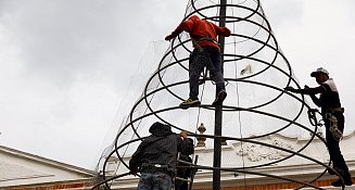 Tlaxcala ilumina su corazón: el árbol monumental de Navidad ya toma forma