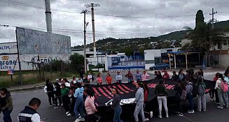 Normalistas marchan en la capital del estado