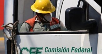 Sujetos se hacen pasar por trabajadores de CFE y estafan a capitalinos