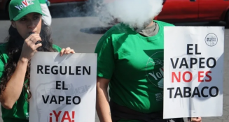 Usuarios de vapeadores se manifiestan frente al Senado contra prohibición propuesta