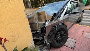 Accidente de Tesla Cybertruck deja daños en vivienda de Miguel Hidalgo