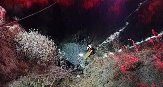 Muere menor de 14 años tras caer con dos jóvenes más a barranca en Calpulalpan durante persecución policial