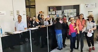 Campesinos irrumpen en oficinas del SAT en Angelópolis; exigen devolución del IEPS