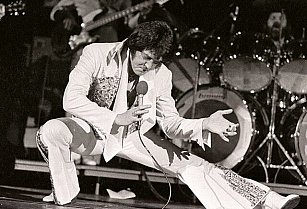 Así fueron las últimas 24 horas en la vida de Elvis Presley, el rey del rock