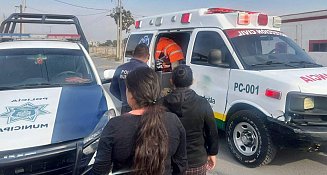 Traslada ambulancia de Proteccion Civil Huamantla a masculino que sufrió accidente con trilladora