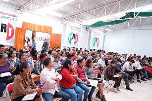 Oficializa PRI Tlaxcala a aspirantes pluris, tunden a Padilla y Águila en redes sociales 