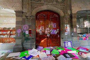 Ayuntamiento e INAH trabajarán en restauración de monumentos dañados en protestas del 8M