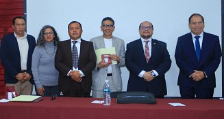 Celebran 59 años de la FCE-UATx con libros, cultura y educación digital