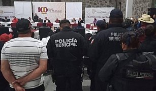 Escándalo en Yauhquemehcan: Alcalde usa policías para presionar regidores