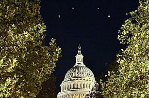 Enigmáticas luces sobre el Capitolio generan teorías sobre OVNIs