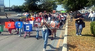 Niñas, niños y activistas disfrazados marchan en Sinaloa por familiares desaparecidos