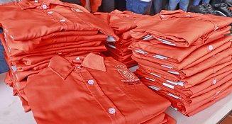Entrega Omar Muñoz uniformes al personal del Servicio de Recolección de Residuos Sólidos Urbanos
