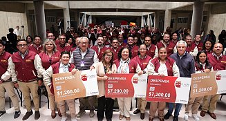 Supervisan obra educativa en UPTx y entregan vales a su personal