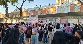 Contra violencias, feminicidio y desapariciones marchan mujeres en la capital q