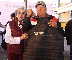 Abrigando Cholula el programa de bienestar que entrega 4,500 chamarras por todo San Pedro