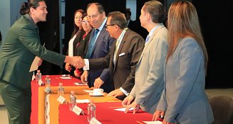 UATx entrega 1,326 títulos y reafirma su papel civilizatorio