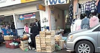 Caos en Chiautempan por locatarios y ambulantes, invaden banquetas y guarniciones