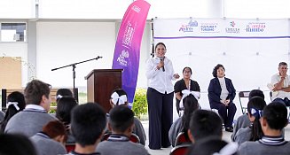 Incentiva Lupita Cuautle hábito de la lectura en niñez de San Andrés Cholula